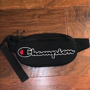 Champion Fannypack‼️